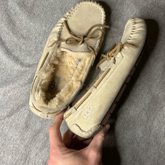 UGG SLIPPERS WOMENS SIZE 7 - Picture 2 of 5